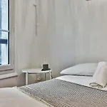 Beautiful Flat Just Nearby Madeleine In Paris - Welkeys