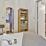 Beautiful Flat Just Nearby Madeleine In Paris - Welkeys